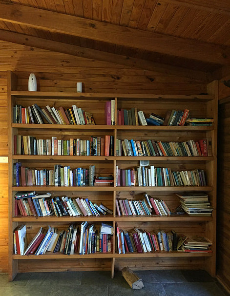 Hunter Valley weekend getaway -- cozy library